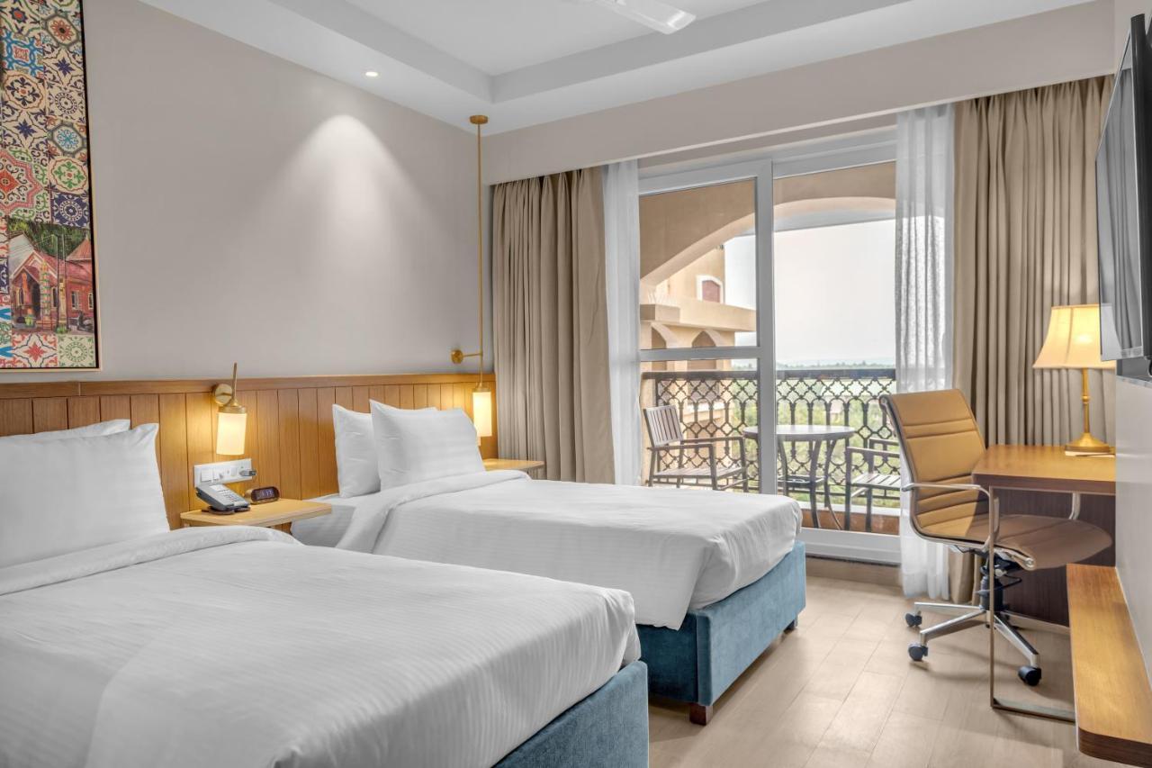 Fairfield By Marriott Goa Calangute Hotell Exteriör bild