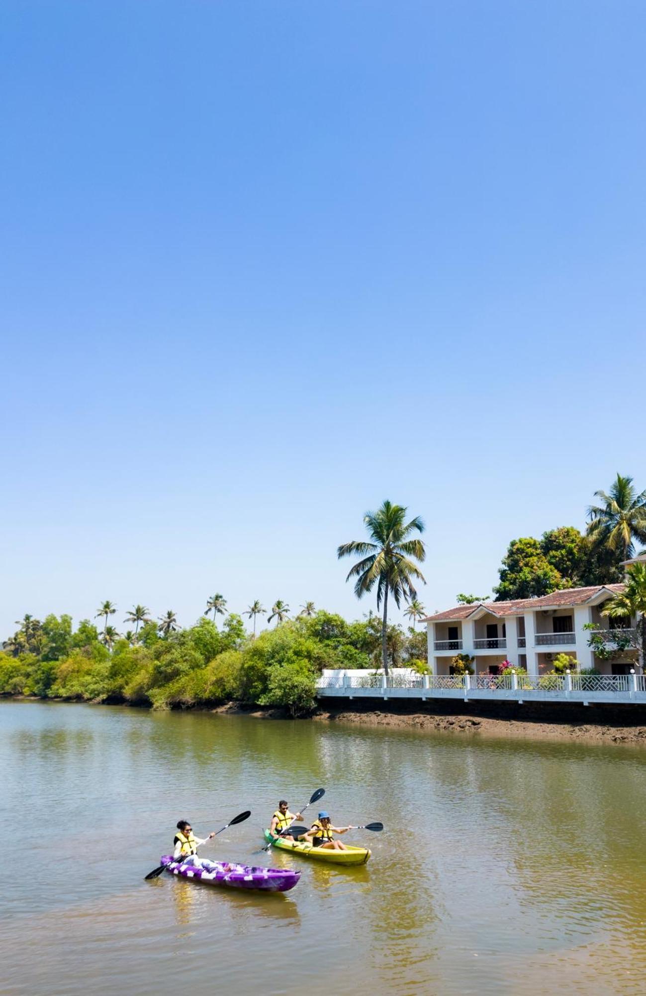 Fairfield By Marriott Goa Calangute Hotell Exteriör bild
