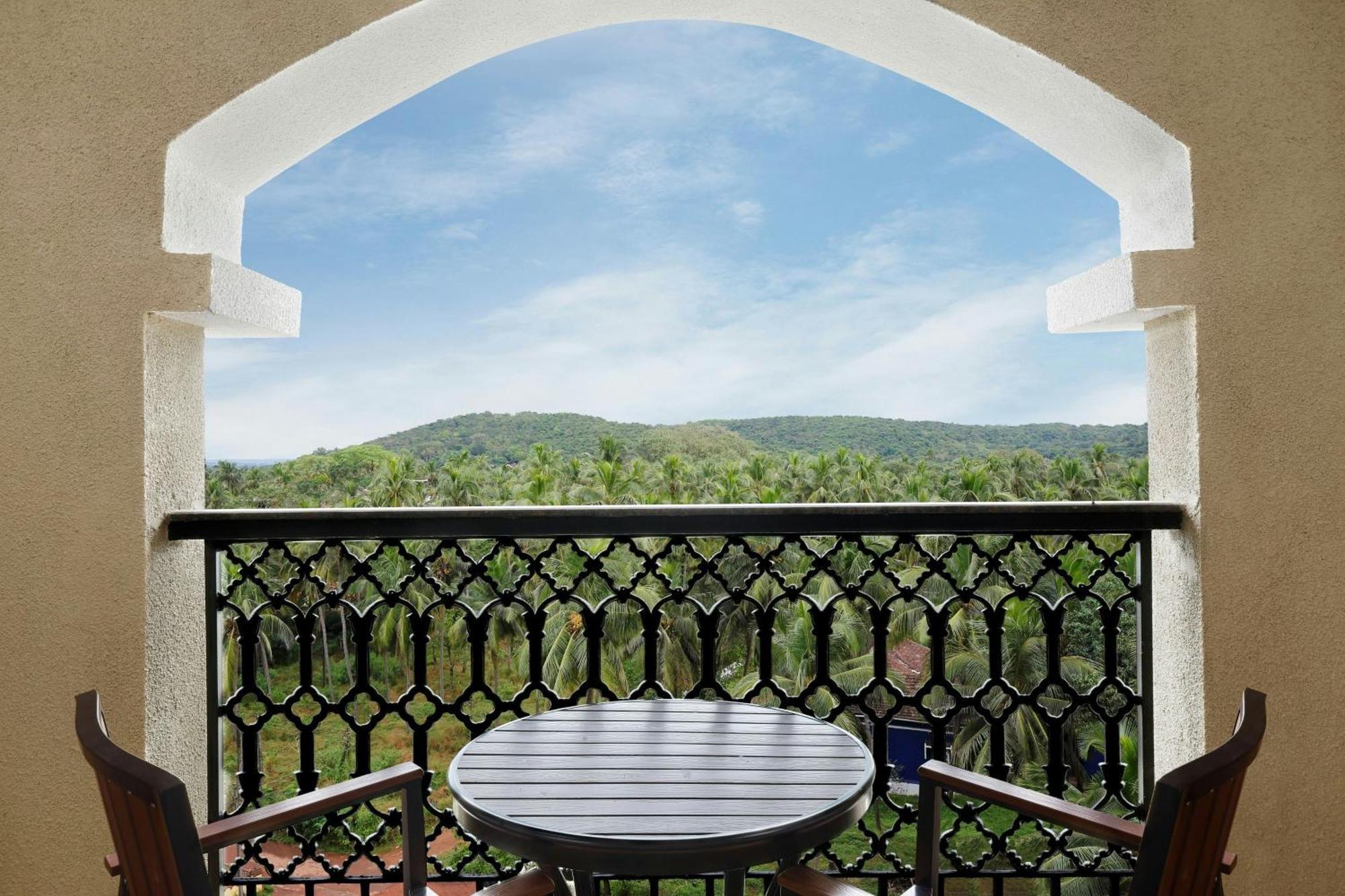 Fairfield By Marriott Goa Calangute Hotell Exteriör bild
